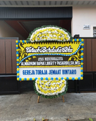 Papan Bunga Duka di Polonia